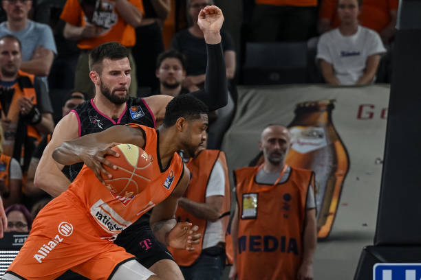 他在中前场 他在中前场